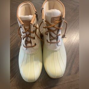 Sperry Women’s Two-Tone Duck Boots in a Sparkled Cream and Off-white